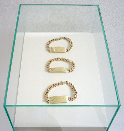 Trixi Groiss|Schmelzweite, 2006|Edition: 3 Armbänder (Panzerketten)|Gold 858, 19 cm, 20 cm, 20,5 cm / 8 mm / 2 mm