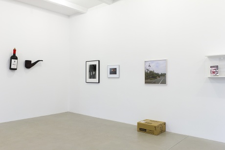 |(v.l.n.r.)|Vincent Tavenne, o. T., 2010|Hubert Becker, Man in Polyester Suit & Bullet through Apple, 2010|Daniel Ansorge, Pan, 2010|Patrick Rieve, o. T. (Dummybord), 2010