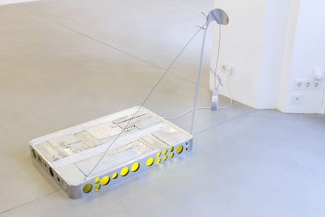 IN GOOD FAITH|Ulrich Strothjohann|Luke (Sunny Side Down), 2010|Aluminium, Elektrik, 100 x 70 x 135 cm