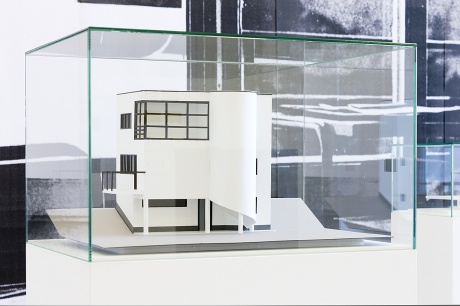 József Fischer|Casatárka Street Villa, 2010-2012 verschiedene Materialien, mit Sockel: 57 x 40 x 34 cm