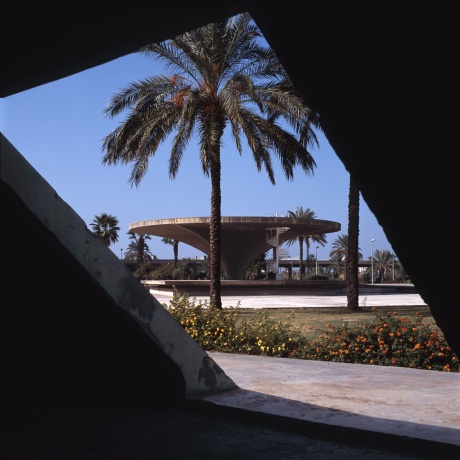 Experimental-Theater/Kaffeehaus, Tripoli, Oscar Niemeyer, Rashid Karami International Fair, 2012|Inkjetprint auf Hahnemühle Photorag, 35 x 28 cm
