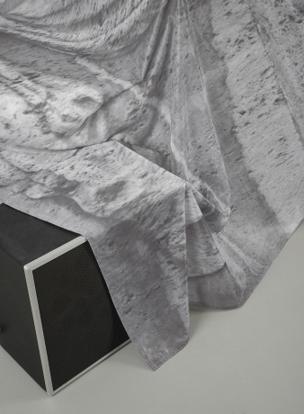 Doris Frohnapfel|Lautsprecher/ S8 Projektor, 2018|Fotografie, Fine Art Prints (digital), 28 × 38 cm