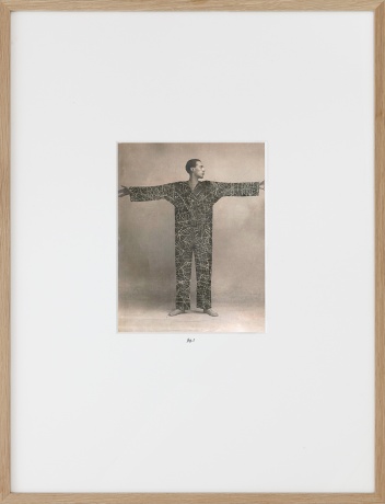 ALEXANDRA HOPF|Time Space Suit #1 (1–8), 2016|Fine Art Print, 61 × 47 cm (gerahmt)
