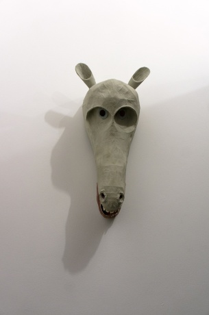 Vincent Tavenne|O. T. (Masken), 2010–2019 |Acryl, Pappmaché, Draht|diverse Abbmessungen