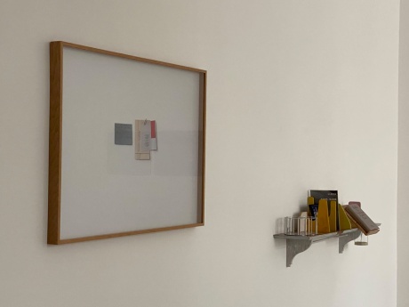 |DANIELA FRIEBEL|Objekt mit Inventar – Nr. V115, 2011|C-Print, gerahmt (Eiche, gewachst und Museumsglas)|70 × 100 cm, Auflage 2/5|