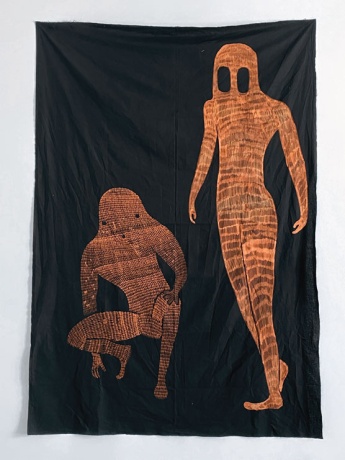 Sven Dirkmann|Wesen, hockend und stehend, 2019|Chlor auf Baumwolle|ca. 210 × 145 cm