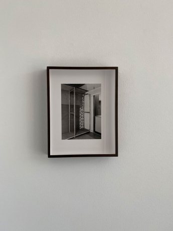 Annette Kisling|Perla, 2009|Verlassener Laden in Zürich.	|Archival pigment prints|28 × 22 cm|Auflage 3 / 2 AP|1/3
