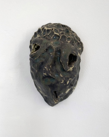 Sven Dirkmann |Maske 23/11 (grau), 2023|Keramik, glasiert|ca. 17 × 22 × 9 cm|