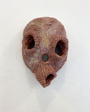 Sven Dirkmann |Maske 23/04 (rosa geriffelt), 2023|Keramik, glasiert|ca. 22 × 17 × 10 cm