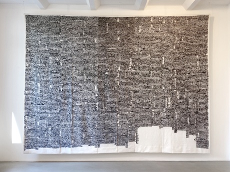 Streuungen|BEA MEYER|Rauschen #3, 2020|bedruckte Seide auf Wolle gefilzt|367 × 437 cm