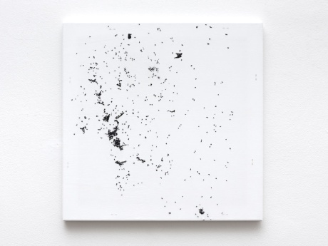 S#13, 2024|Stopfgarn, Stickgarn, Baumwollgarn auf Gewebe|61 × 61 cm|