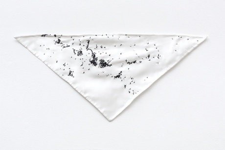 S#3, 2023|Stopfgarn auf Satin |30 × 62 cm