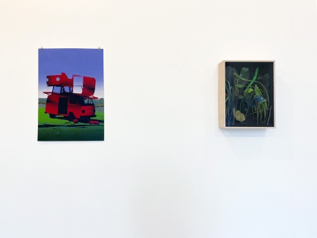 |JÜRGEN STOLLHANS|postfordism head over heels, 2004/2024|Linoldruck auf Papier, Unikat|78 × 56 cm|VINCENT TAVENNE|o.T., 2019|Holz, Draht, Pappmaché, Plexiglas|ca. 54 × 41,4 × 16,2 cm