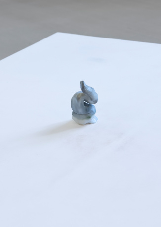 Tamara Lorenz|Leckstück, 2025|Porzellan, Unikat|4,5 × 4,5 × 8 cm