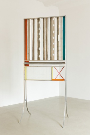 ENTER HERE/NO FULL SIZE |Ulrich Strothjohann  |Fenster I, 2011 |Metall, Aluminium, Plexiglas, Moosgummi, Farbe |246 x 104 x 74 cm